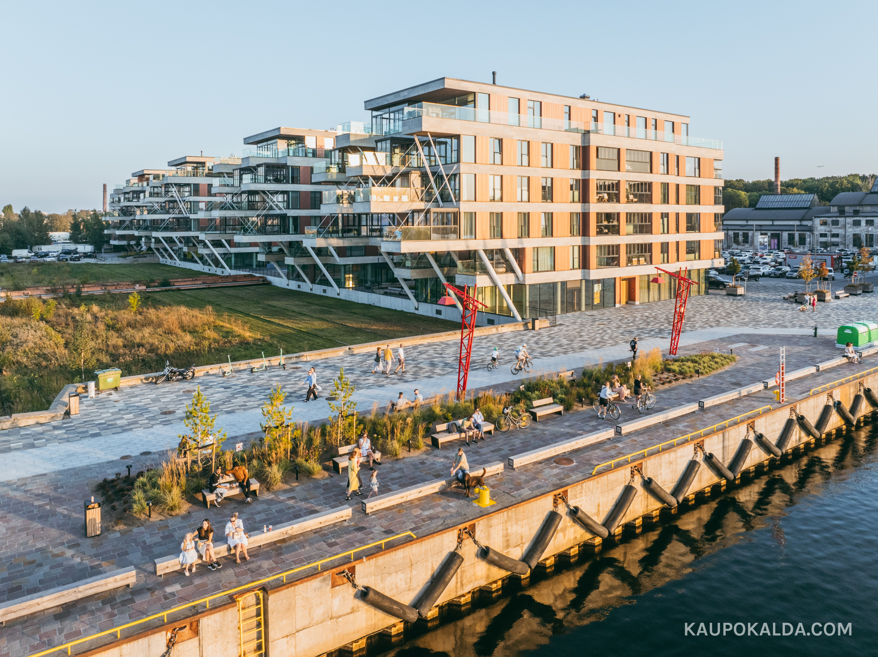 Vesilennuki majad, Noblessner