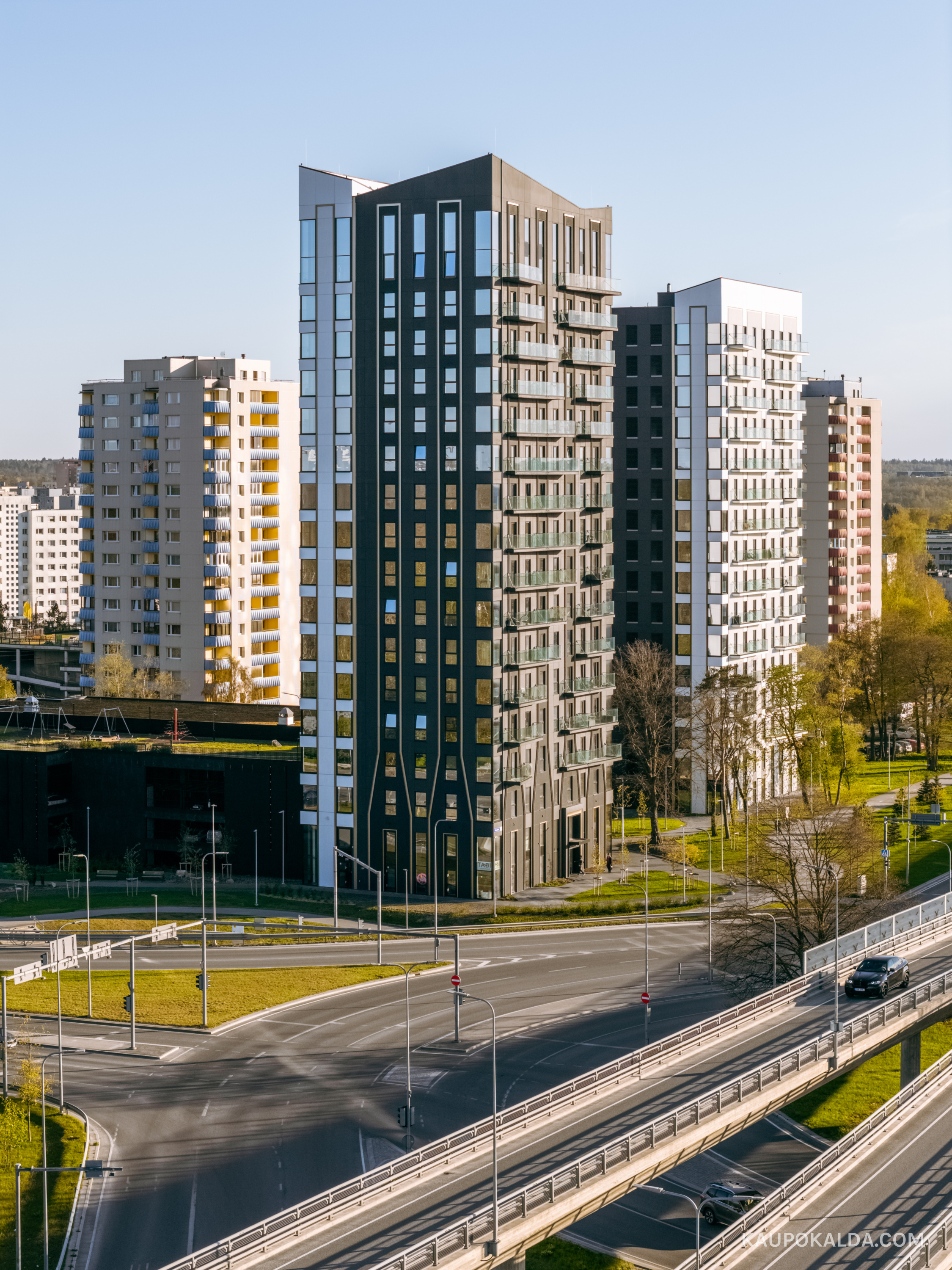 Dji Mavic 4 Pro 70mm lens, portrait mode